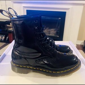 Women’s Dr. Marten’s size 6